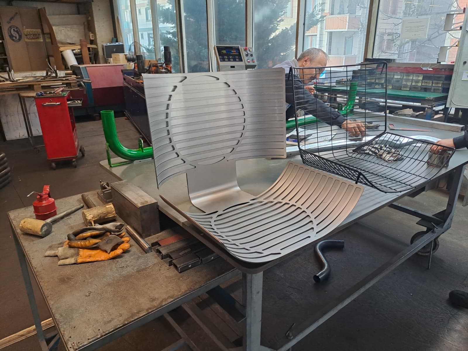 Atölyede özel metal şekillendirme